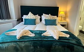 Adam'S Place, Watford Wd17 2Py
